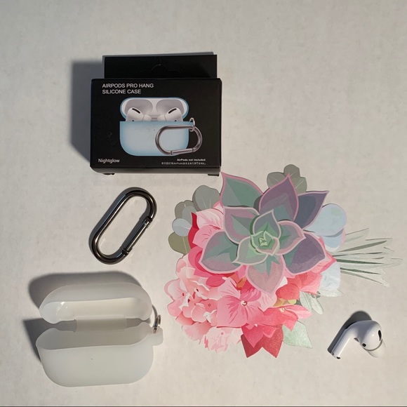 Glow-in-the-dark AirPod Pro case - Picture 1 of 7